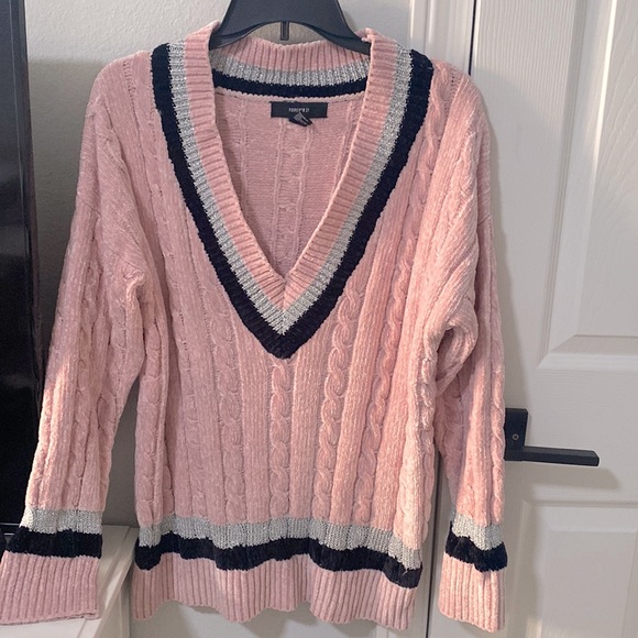 Forever 21 Sweaters - Long knit pink  V neck sweater.